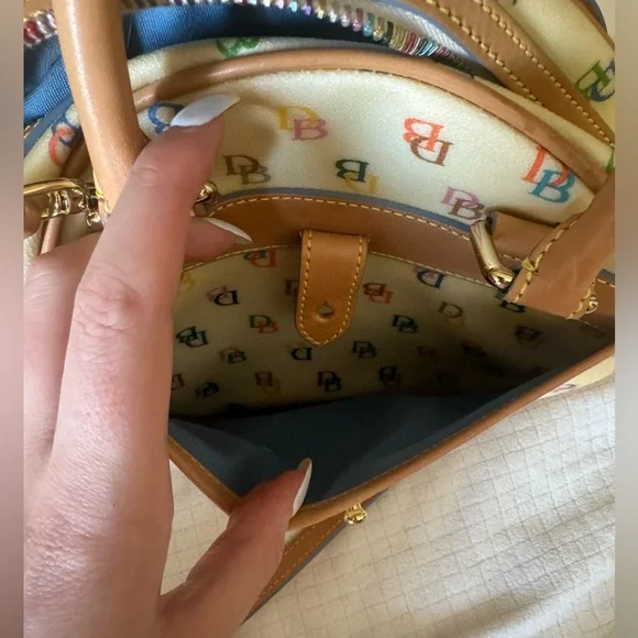 Discontinued Dooney And Bourke Circle It Bag - Picture 12 of 15